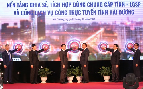 Bộ trưởng Thông tin và Truyền thông Nguyễn Mạnh Hùng làm việc tại Hải Dương